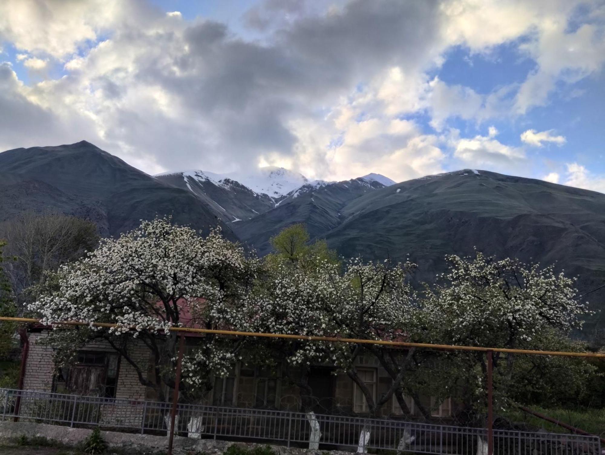Kazbegi Cottage Memo Esterno foto